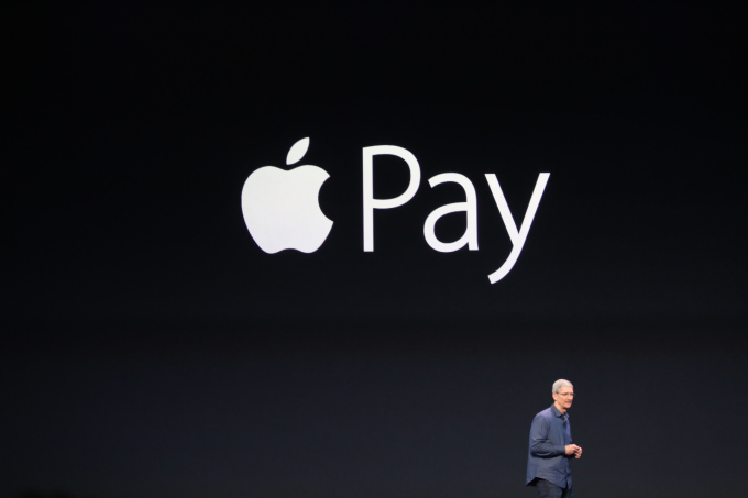  Tim Cook in front of Apple Pay Screen 