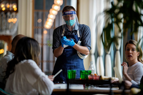 Indoor dining - waiter with mask
